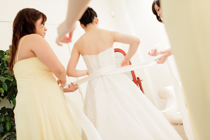 Bride getting ready at Unity Church in Vancouver
